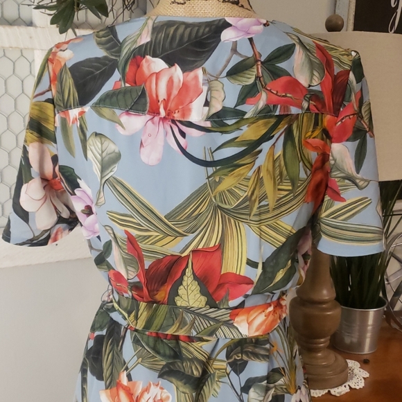 NWT Ella Moon floral wrap around dress size small - Picture 6 of 8